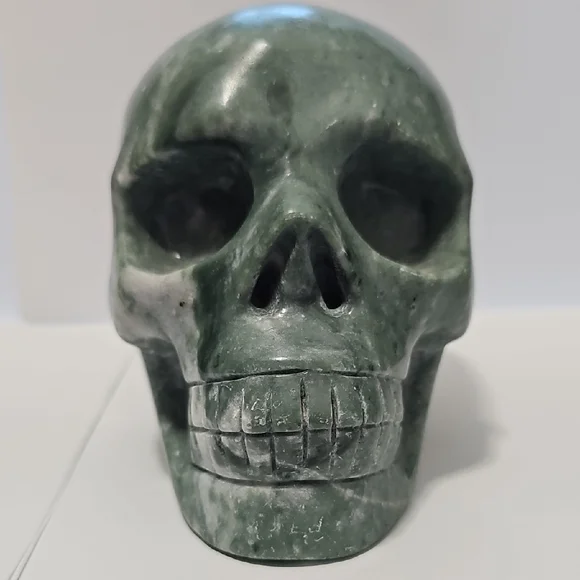 "5 Green Jade Skull Crystal Carving - Picture 8 of 10